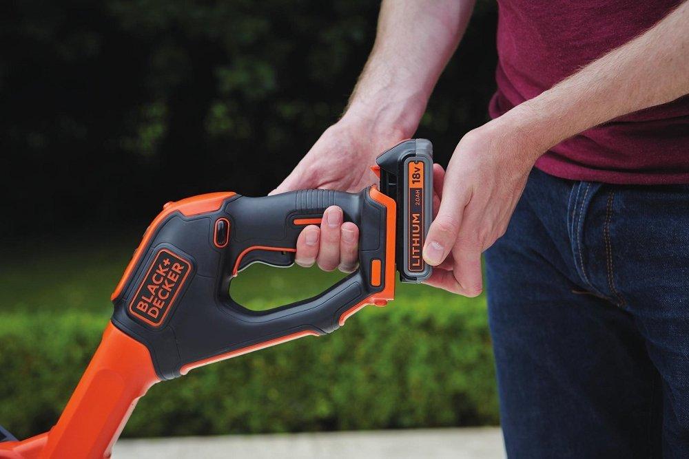 MÁY CẮT CỎ BLACK&DECKER STC1820EPCF-B