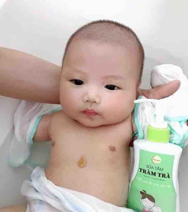 Sữa tắm tinh chất tràm trà Greenbon 200ml
