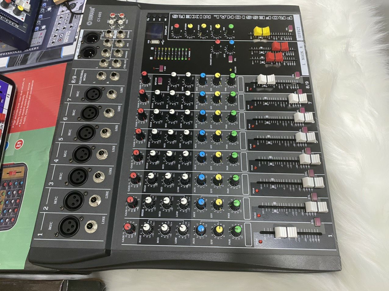 Bộ trộn âm thanh Mixer bàn 8 Line Yamaha CT80S