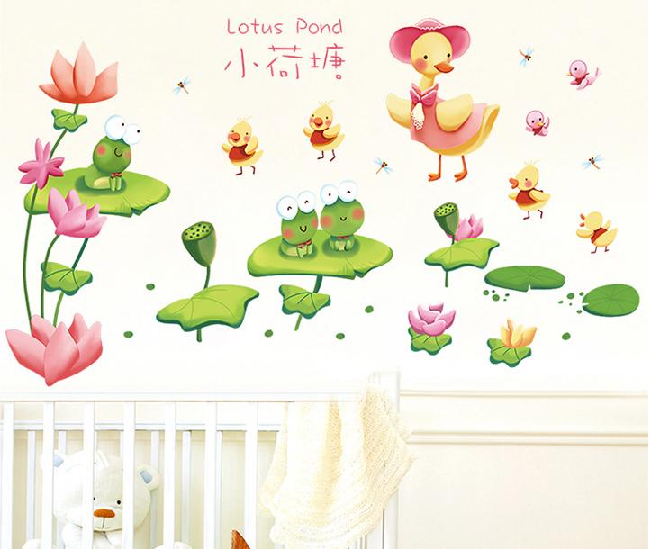 Decal trang trí dán tường đàn vịt vàng