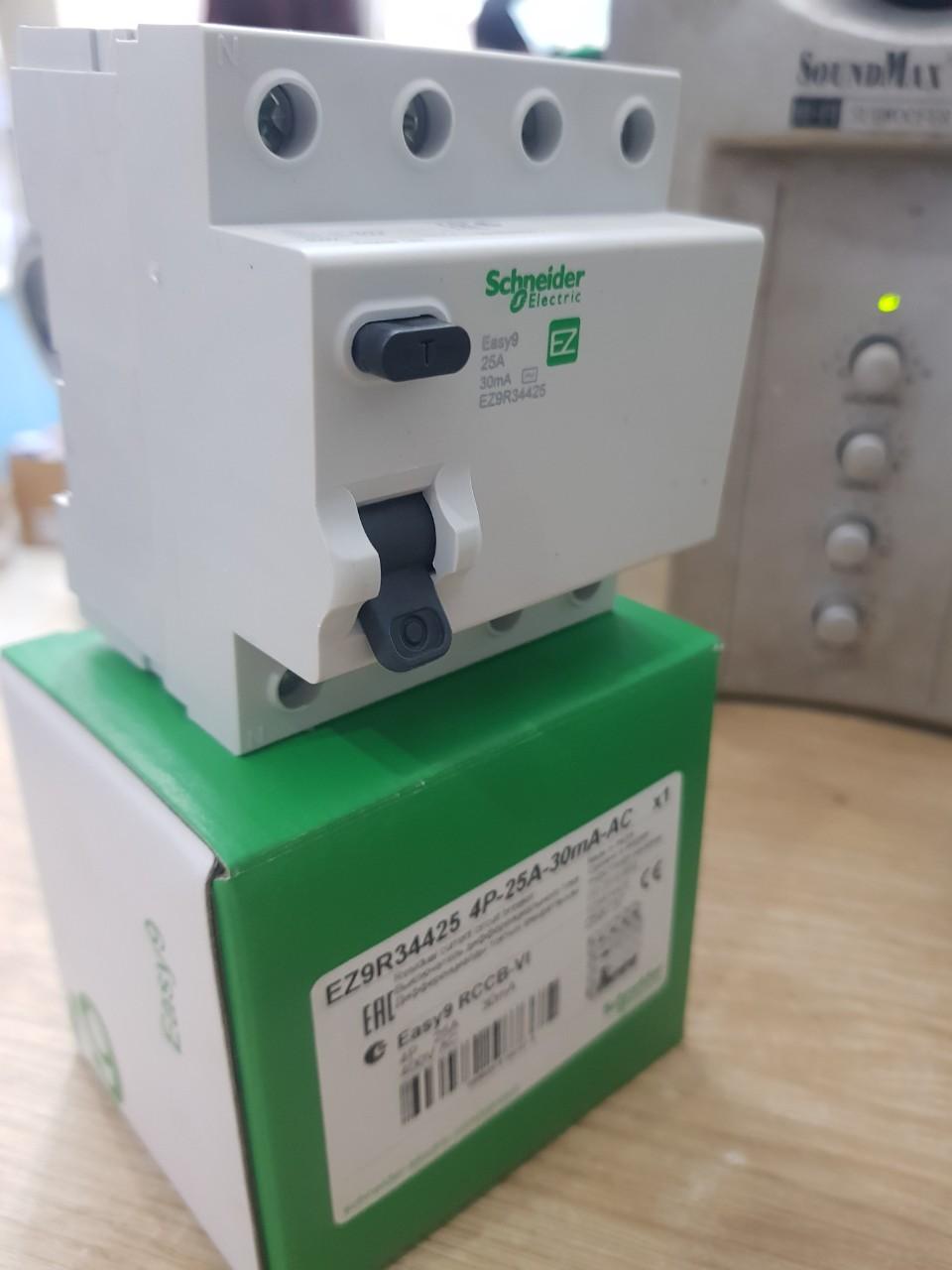 Cầu dao RCCB Schneider EZ9R34425.