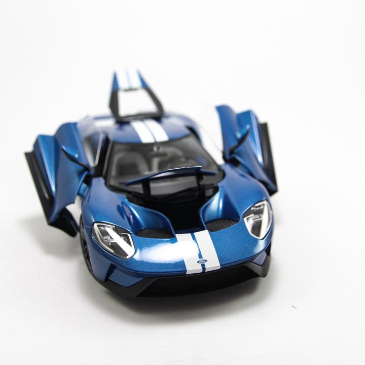 Mô hình xe Ford GT 1:18 Maisto Exclusive