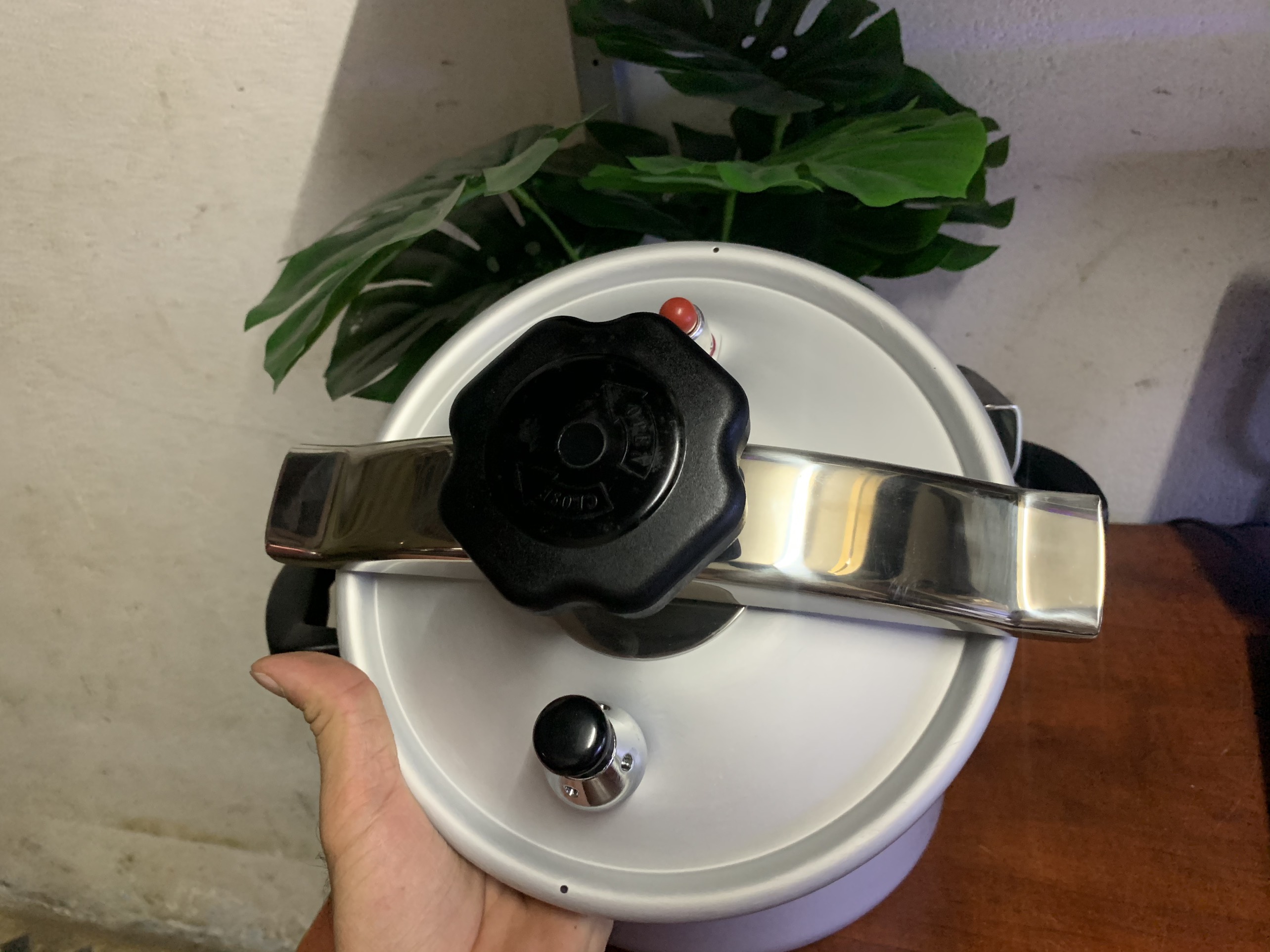 Nồi áp suất Supor YG22 6L