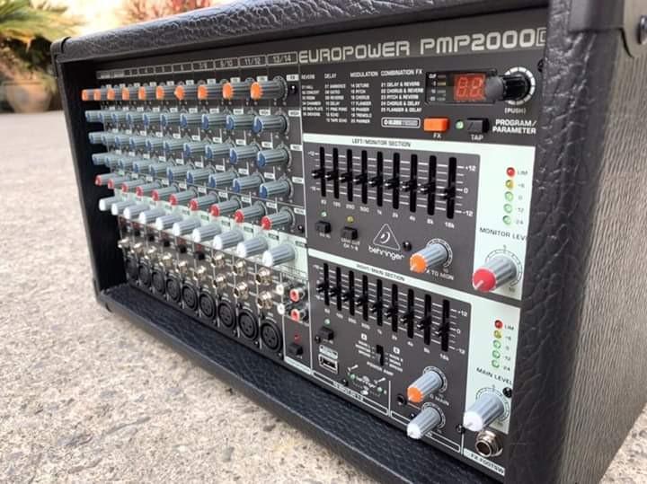 Bộ trộn âm thanh Behringer PMP2000D