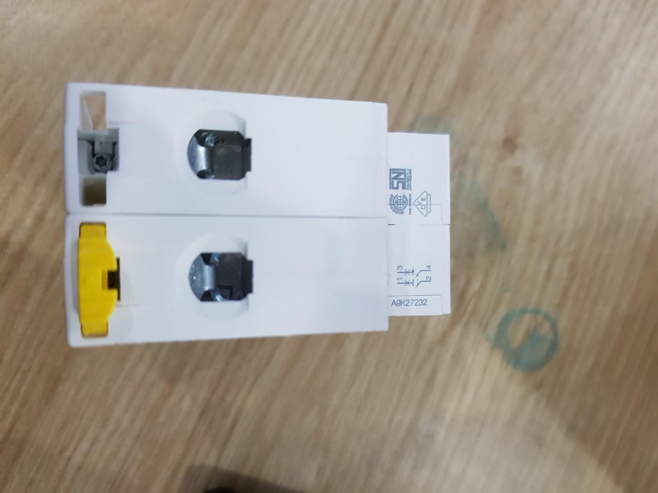 Cầu dao MCB Schneider A9K27232