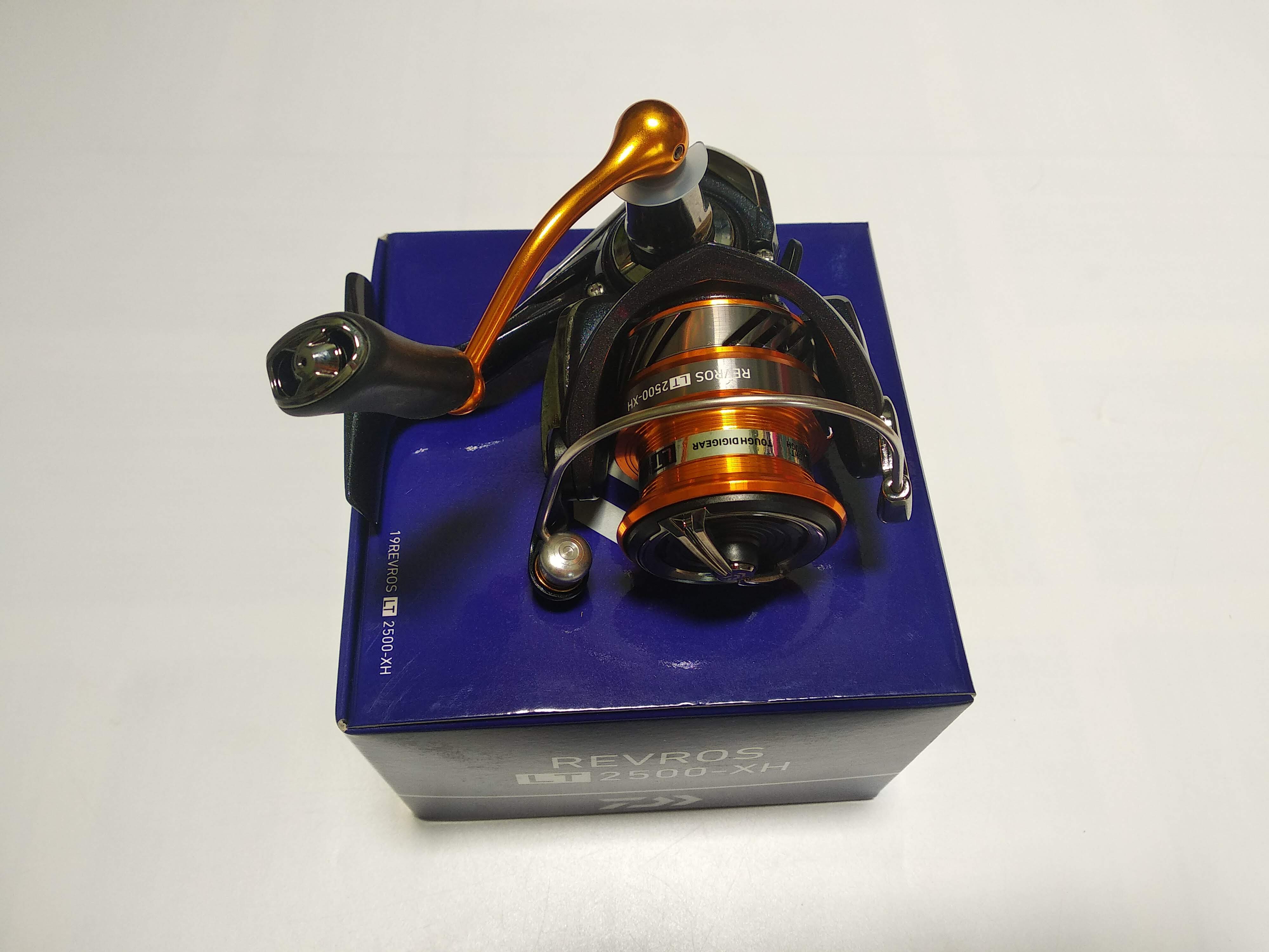 Máy câu cá Daiwa REVOS LT 2500-XH