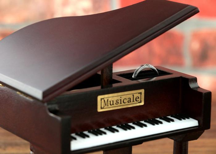 Hộp nhạc Piano gỗ