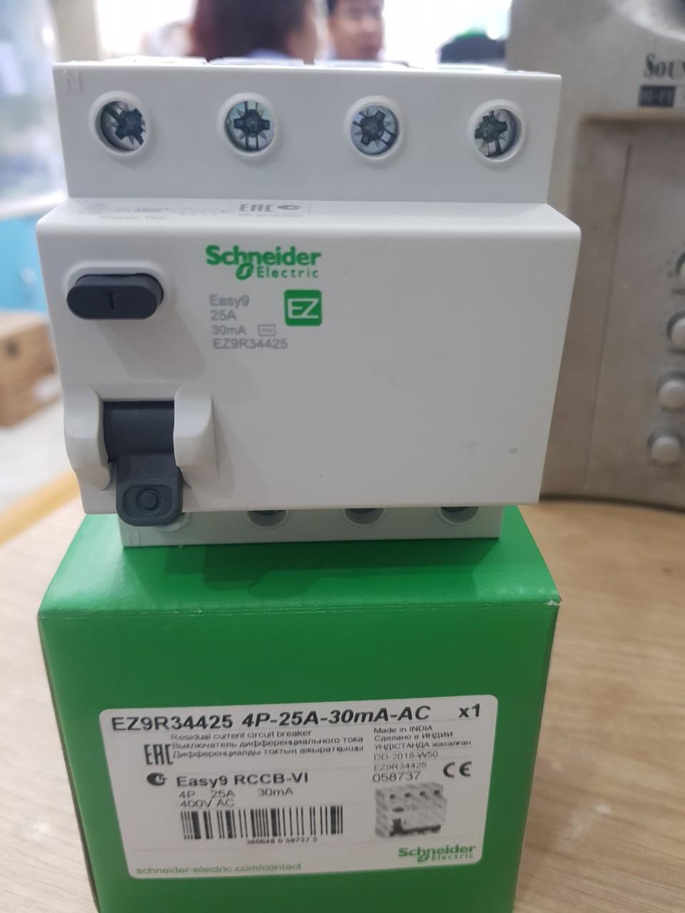 Cầu dao RCCB Schneider EZ9R34425.