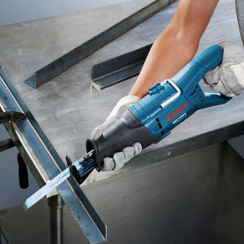 Máy cưa kiếm ﻿Bosch GSA1100E