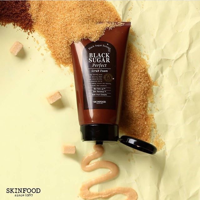 Sữa rửa mặt đường đen có hạt Black Sugar Scrub Foam Skinfood