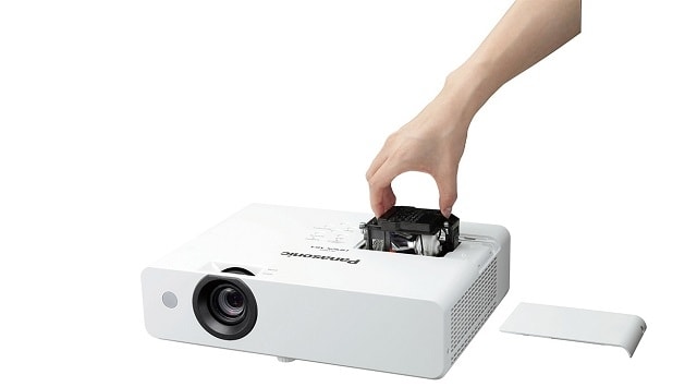 Máy chiếu Panasonic PT-LB305