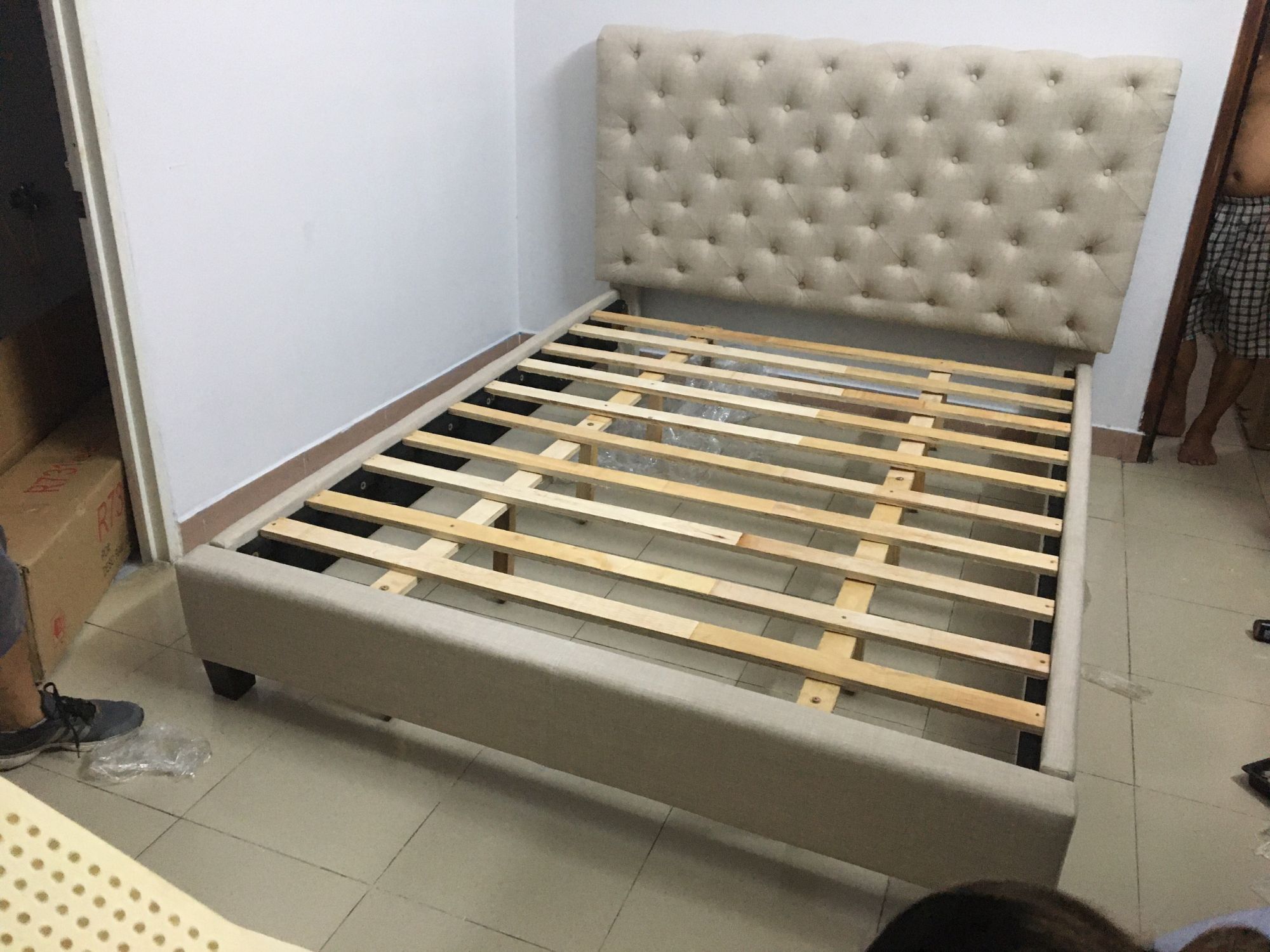 Giường tân cổ điển