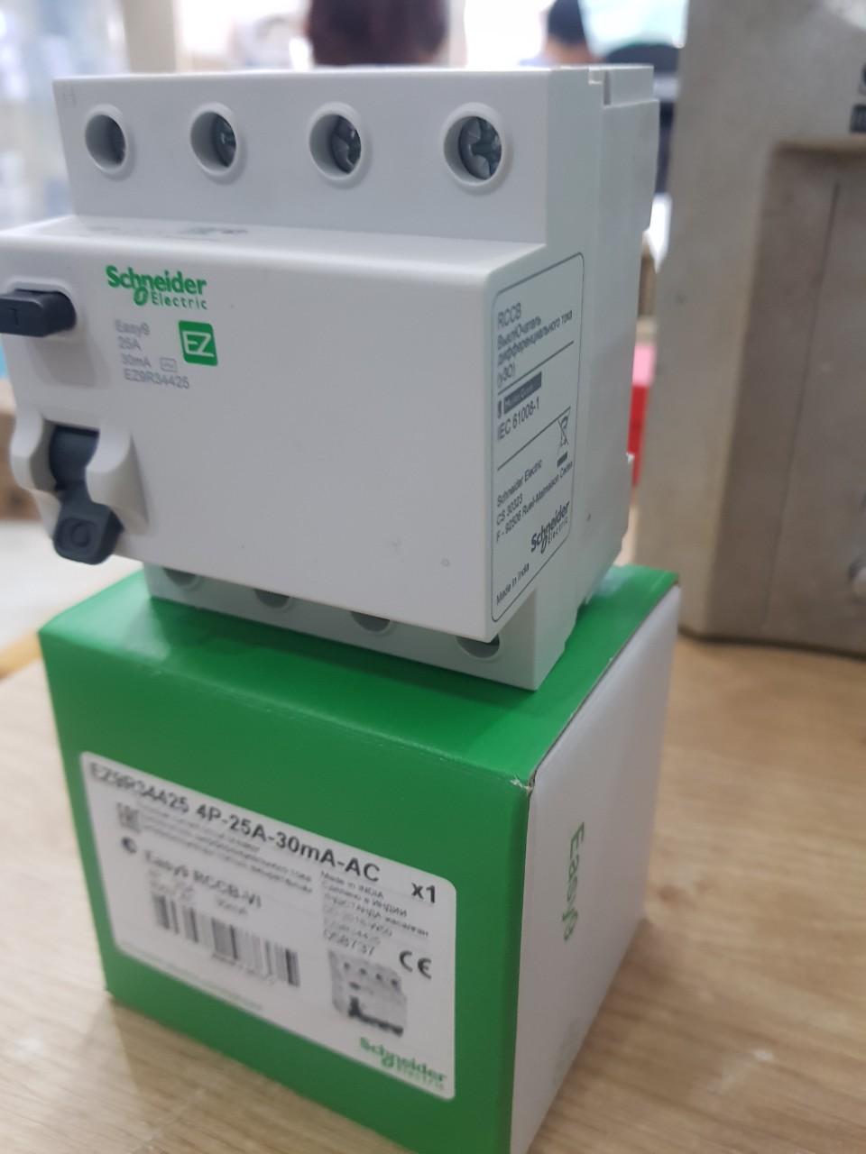 Aptomat - RCCB Schneider 4fa 40A EZ9R34440