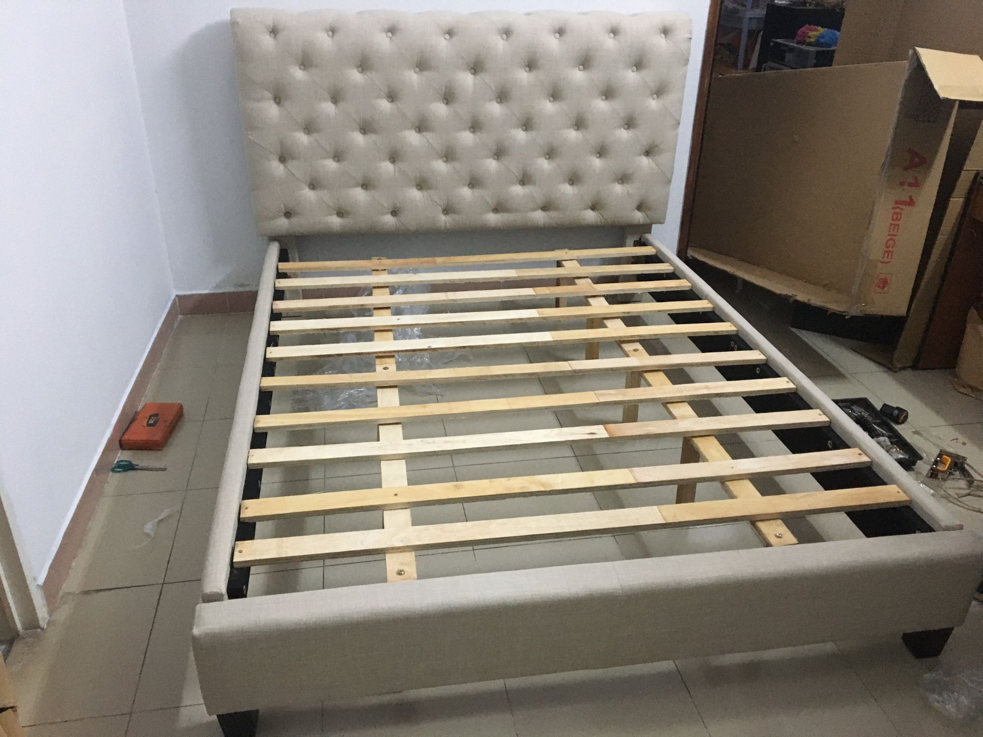 Giường tân cổ điển