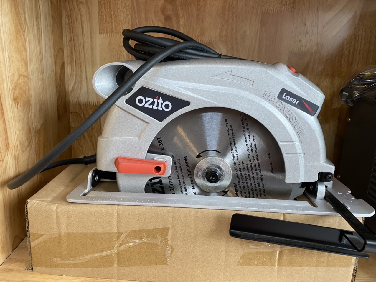 MÁY CƯA GỖ OZITO CSL-235