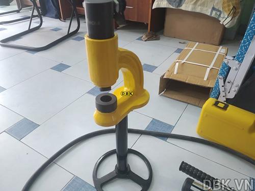 Máy đột lỗ tôn thủy lực 6.5 tấn phi 26 và 35 mm HHDK-8