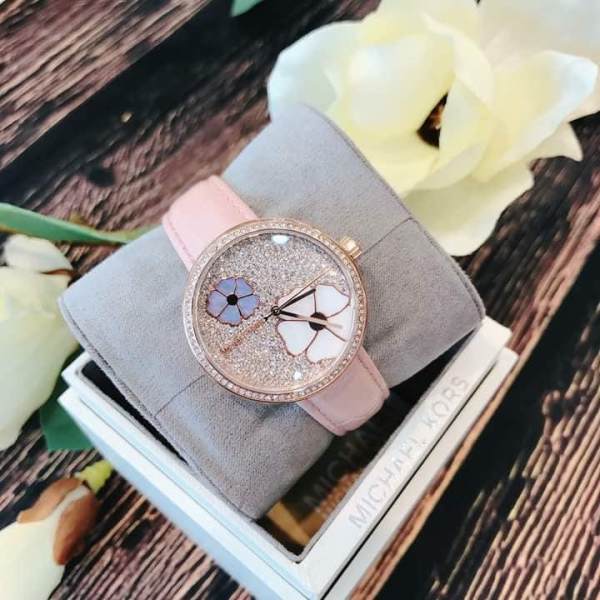 Nơi bán Đồng hồ nữ dây da Michael Kors Courtney MK2718 size 36mm màu hồng phấn