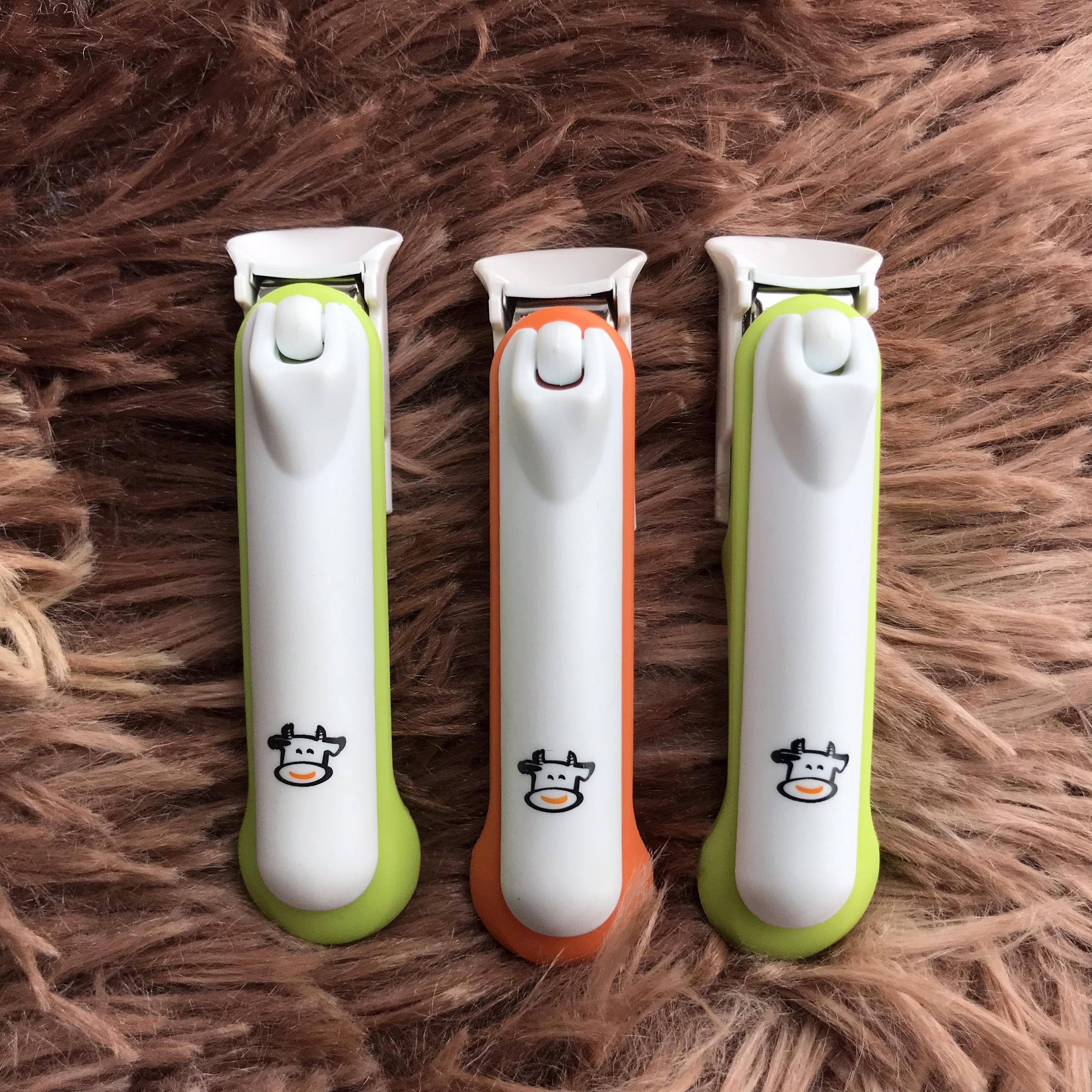 Bấm móng tay có đầu quay Basilic