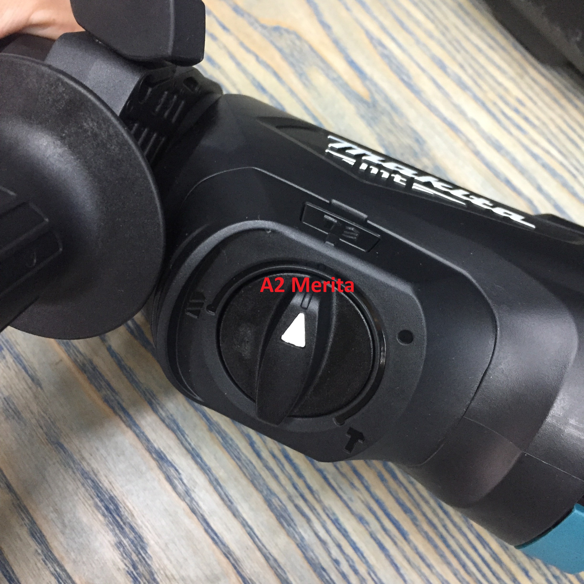 MÁY KHOAN MAKITA M8701B