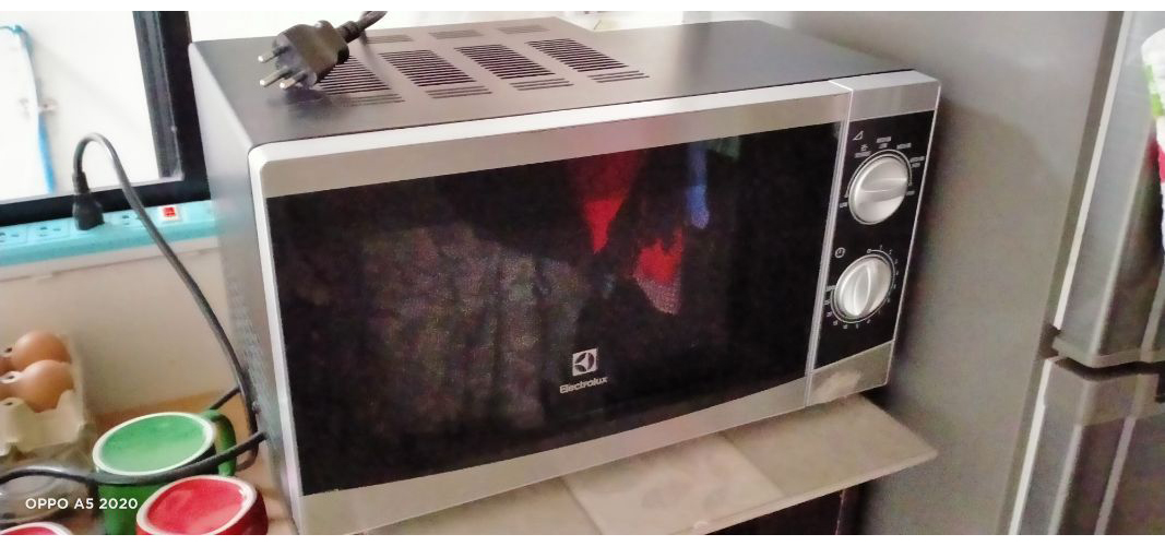 Lò vi sóng Electrolux EMM2026MX 20 lít