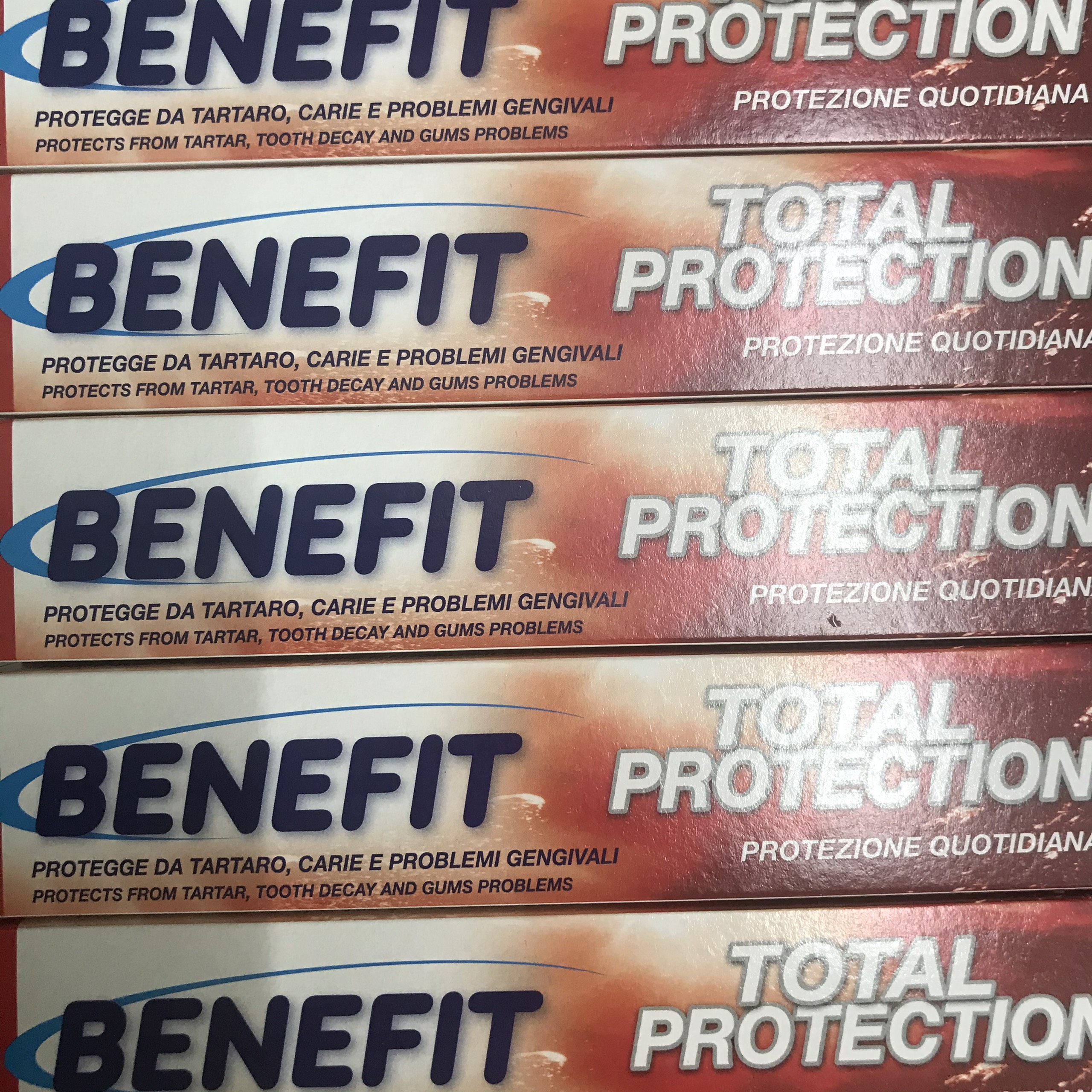 Kem đánh răng Benefit Total Protection