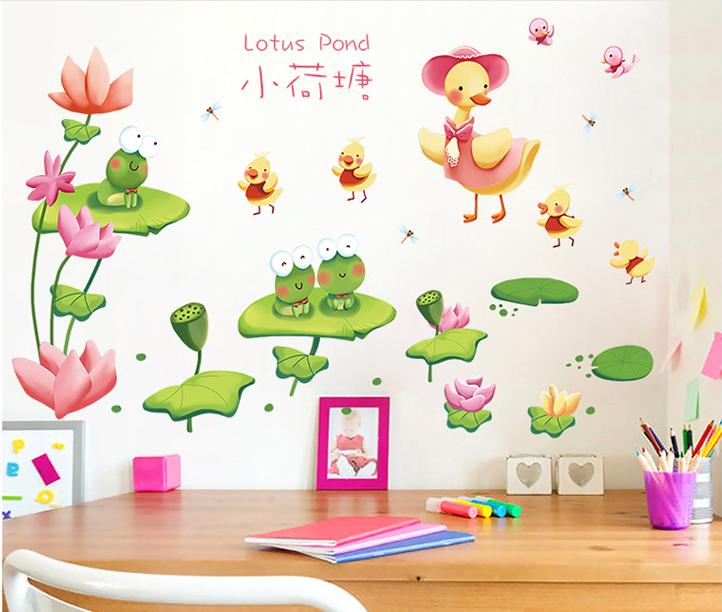Decal trang trí dán tường đàn vịt vàng