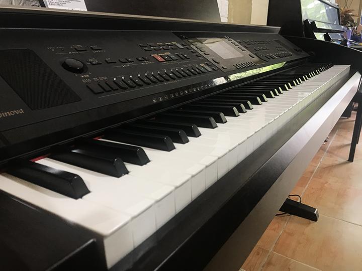 Đàn Piano Yamaha CVP 303