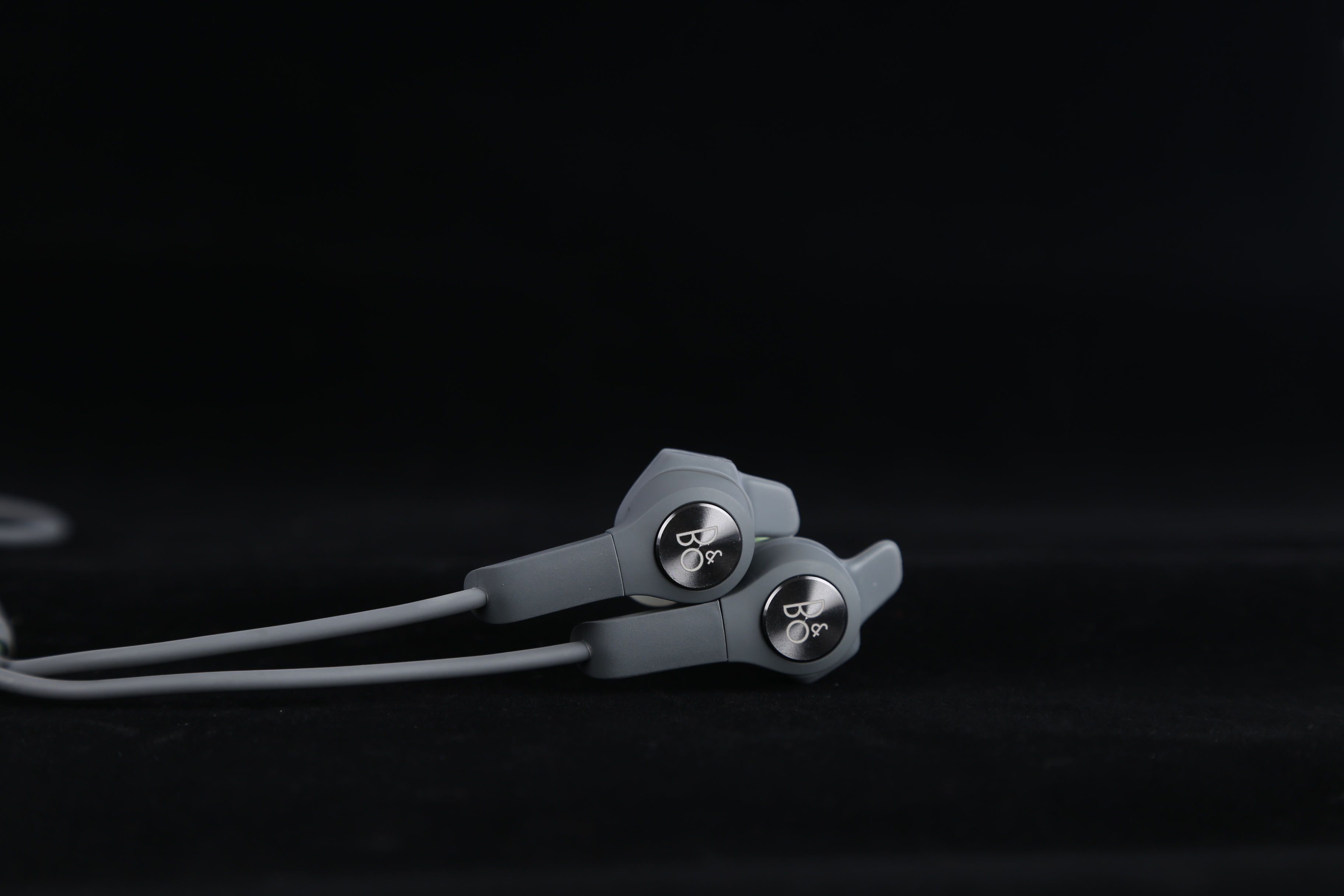 Tai nghe Bluetooth B&O BeoPlay E6