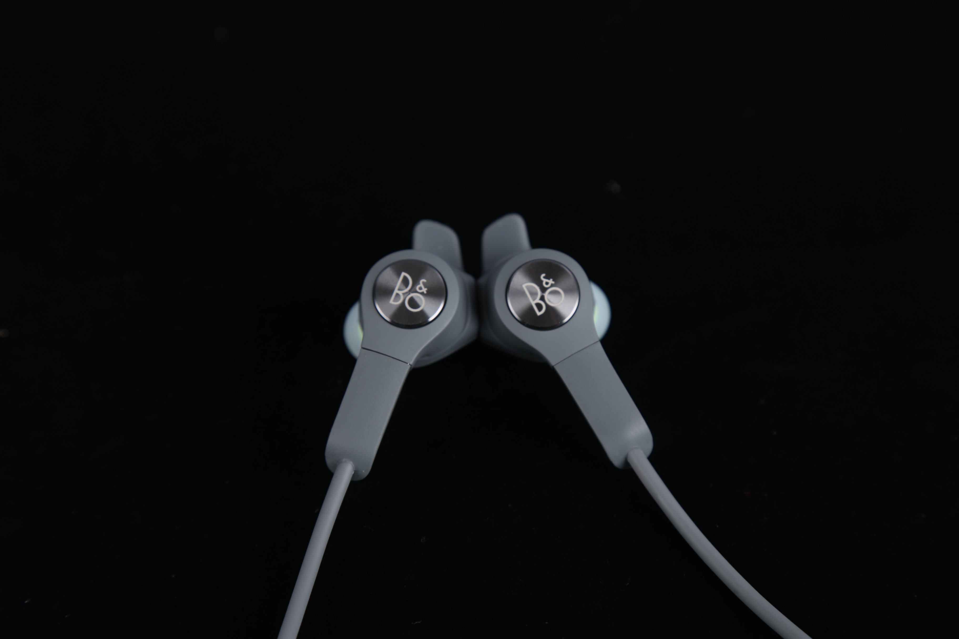Tai nghe Bluetooth B&O BeoPlay E6