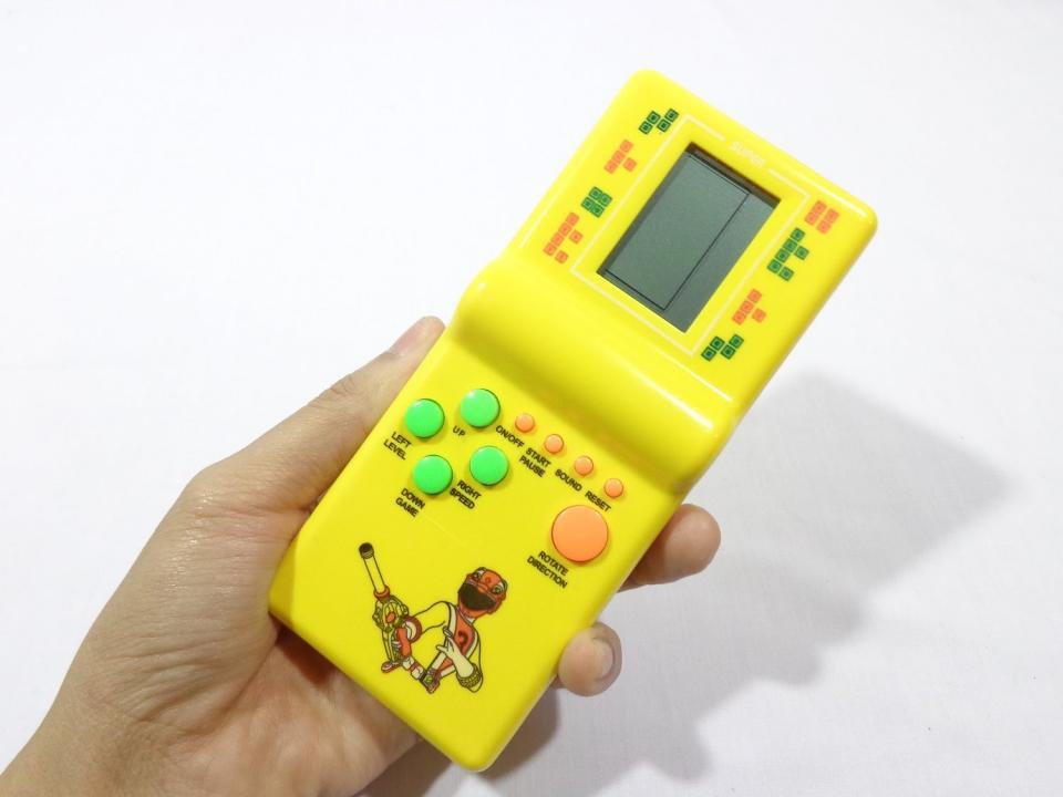 Máy chơi game điện tử cầm tay