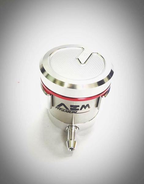 Bình Dầu AEM Titanium (màu Bạc) + pass bình dầu rizoma