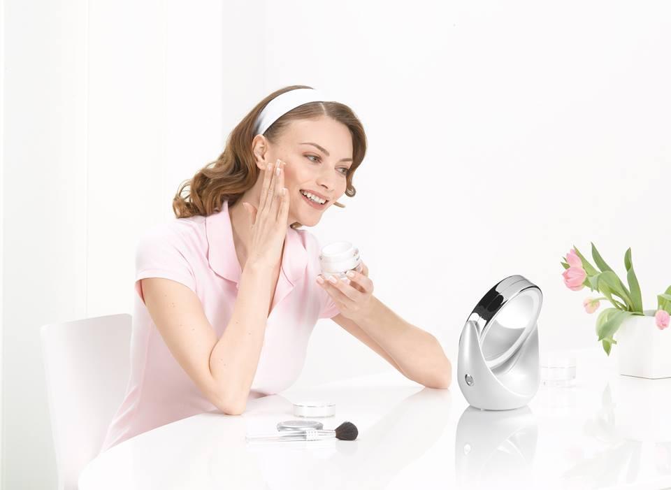 Gương trang điểm 2 mặt kèm đèn led Beurer BS49