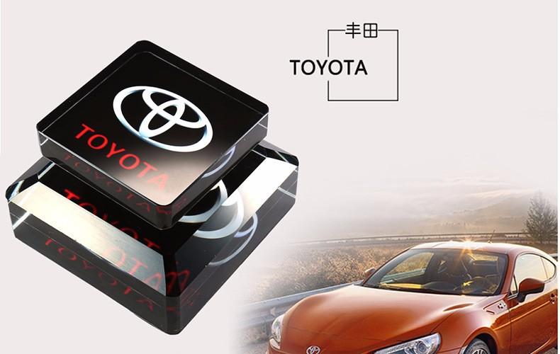 Nước hoa ô tô pha lê hãng Toyota