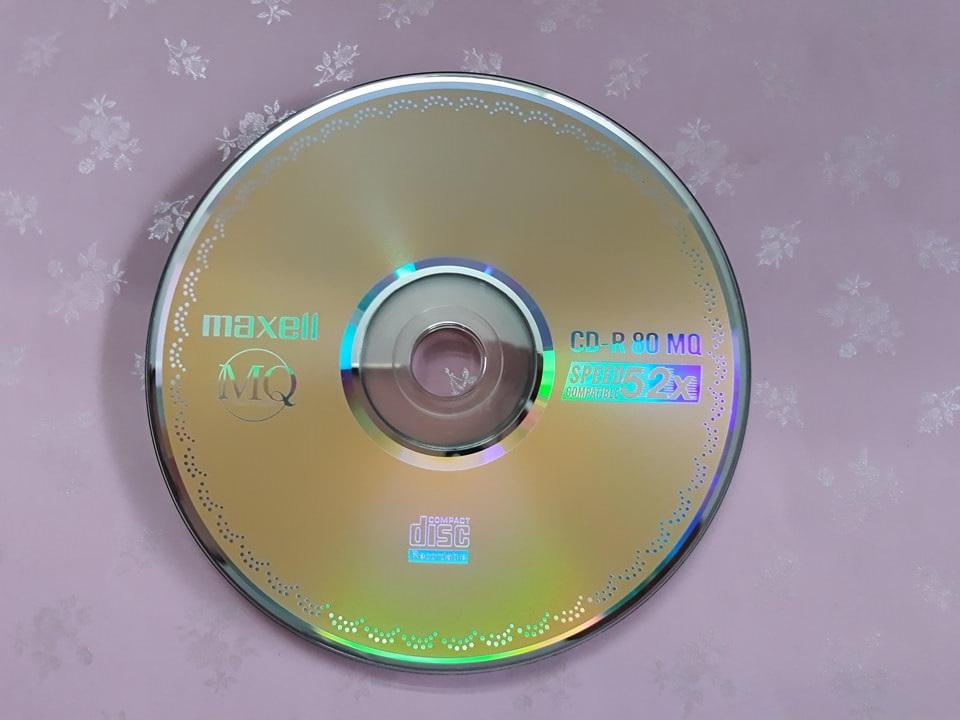 Đĩa trắng CD Maxel lốc 50 cái.