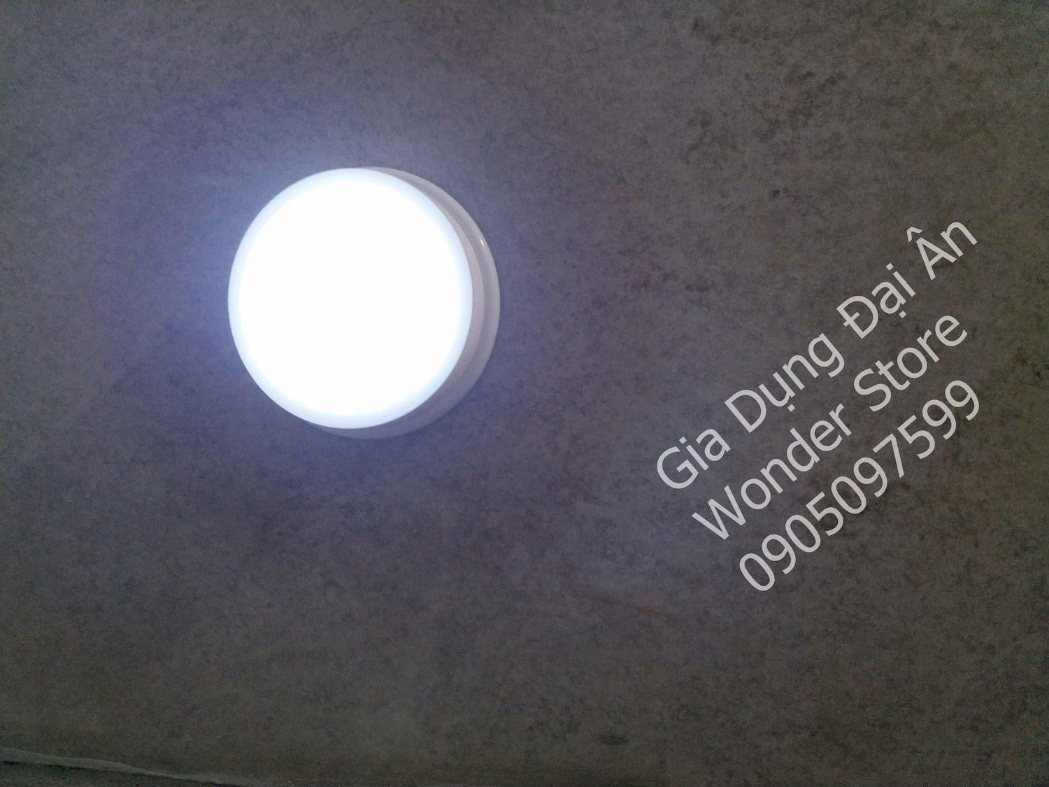 Đèn cảm biến chuyển động trong đêm LED Motion-Activated Night Light