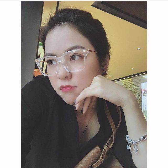 kính mắt gọng trong suốt