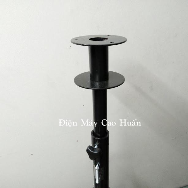 1 cái chân để loa sân khấu
