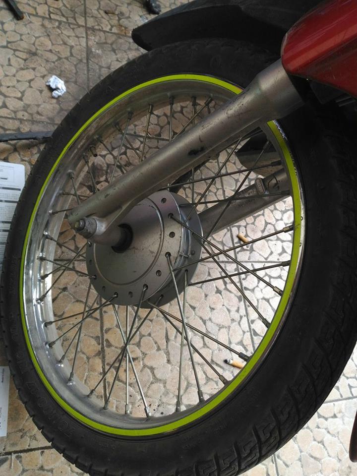 Cuộn dây phản quang 5M đổi viền xe và bánh xe ( Có keo dán)