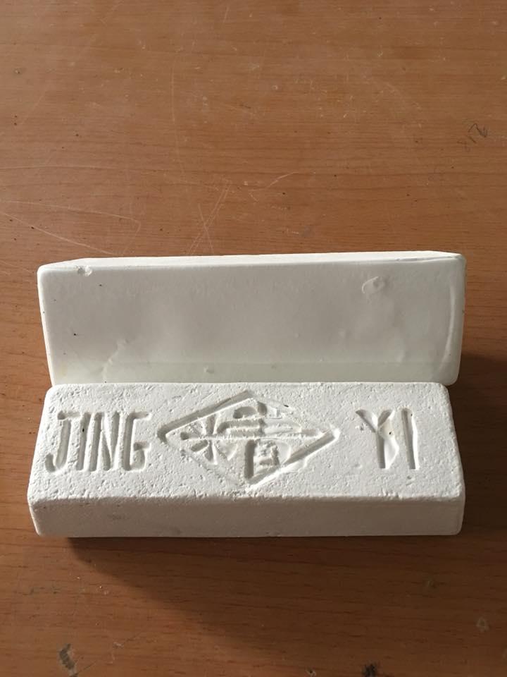 Sáp trắng đánh bóng 680 gam/ cục