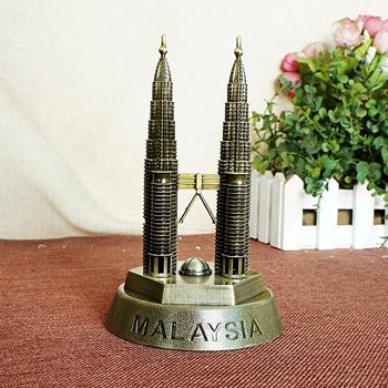 Mô hình tháp đôi Petronas cao 18.5 cm (Màu vàng rêu)