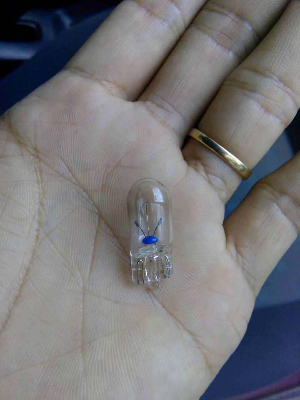 Bóng đèn taplo chân cắm 12v