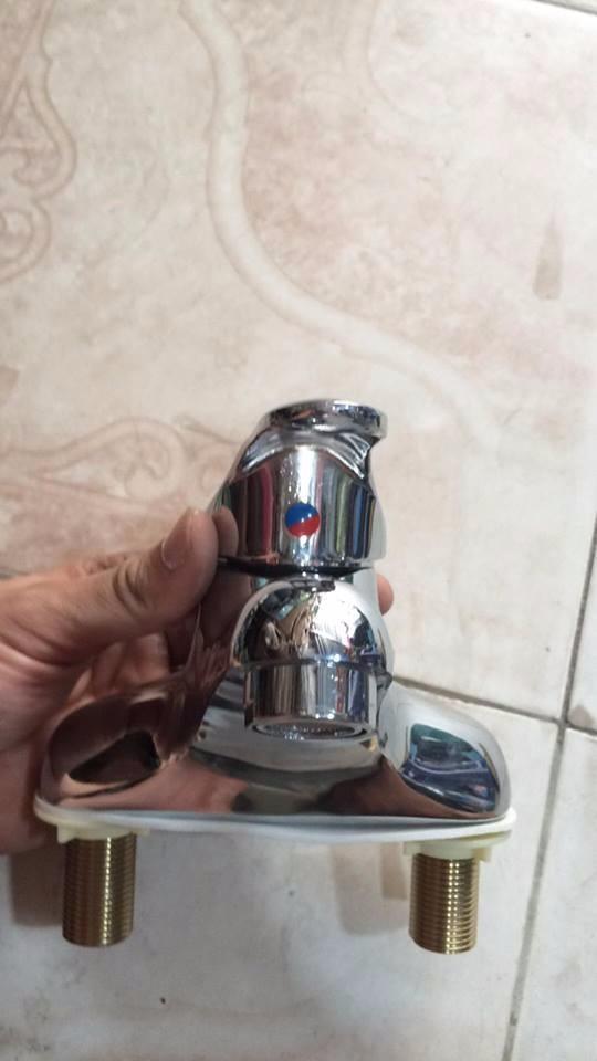 Vòi chậu rửa mặt 2 chân nóng lạnh