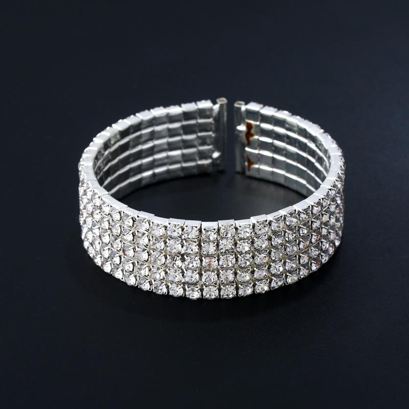 Vòng tay choker đính đá bản to nổi bật