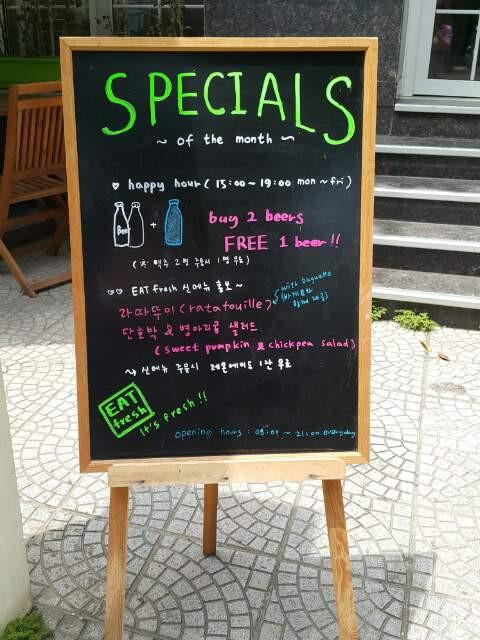 Combo bảng menu 60x80 cm + Giá đỡ bảng (Tặng kèm bút dạ quang, bông lau, hộp phấn)