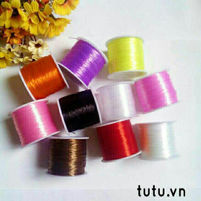 Dây chun màu đỏ xâu vòng