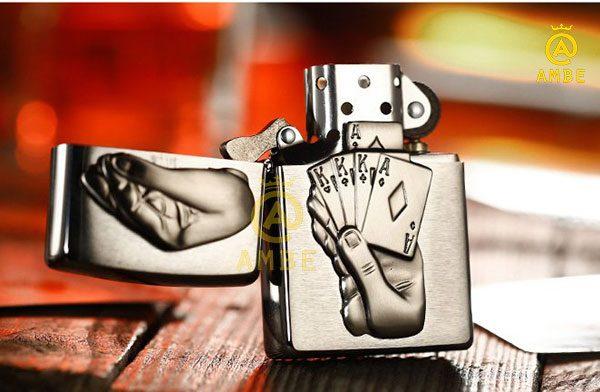 Bật lửa Zippo bàn tay chơi bài 29396