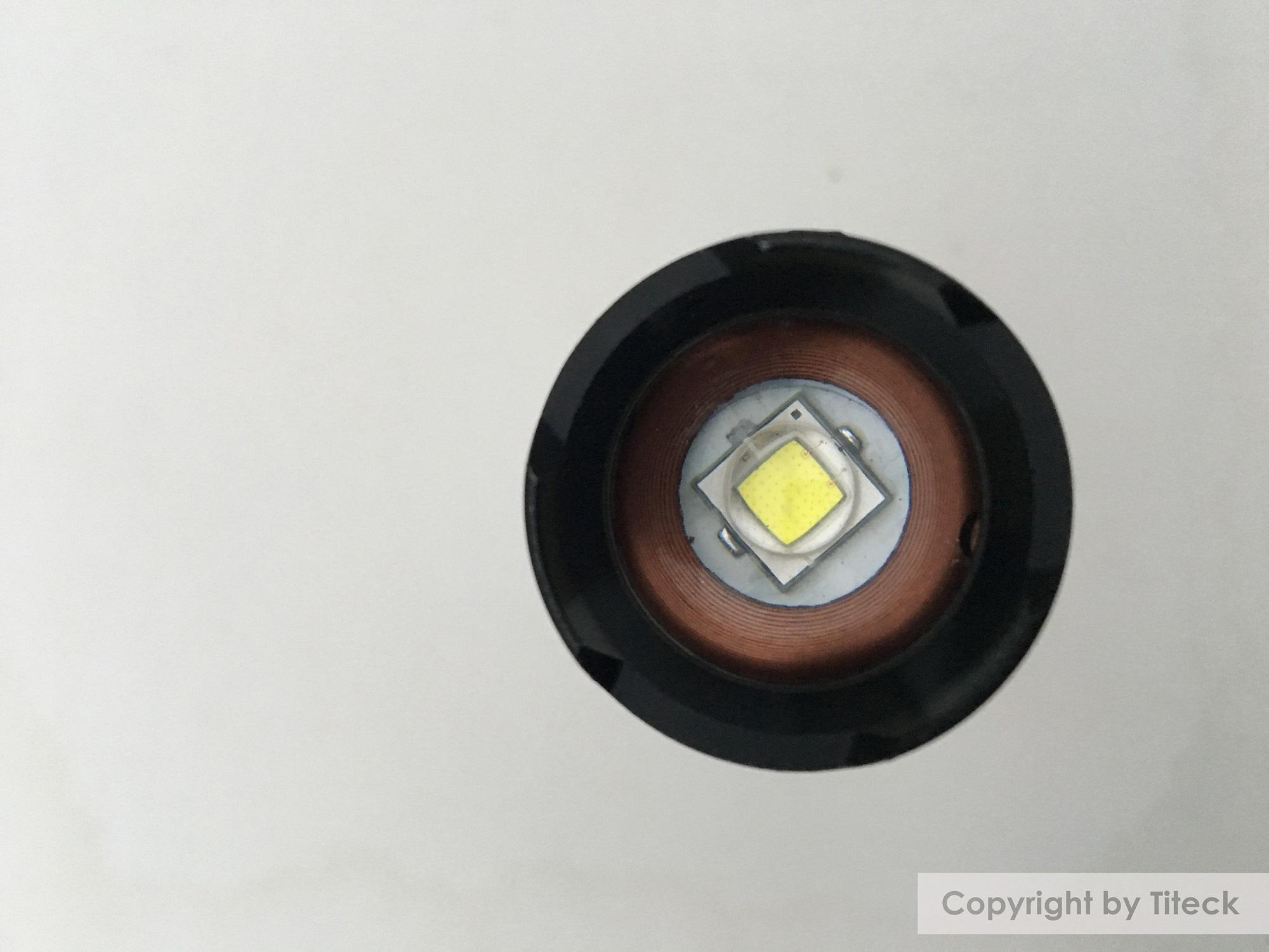 Đèn pin siêu sáng Esmart led ZOOM CREE L2
