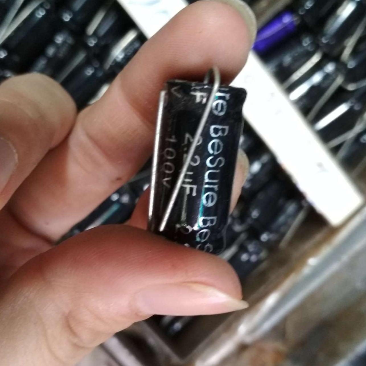5 tụ loa 2.2 mf 100v besue
