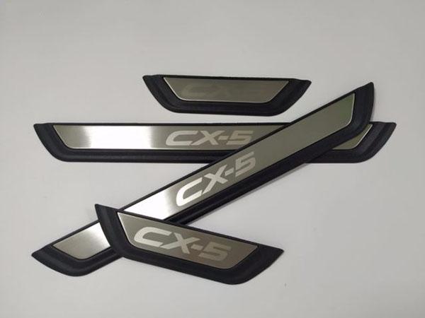 Ốp Bậc Cửa Ngoài Xe Mazda CX5 2014 đến 2018 2019 2020 Mẫu Nhựa Đen, Bộ 4 Chi Tiết, Giúp Trang Trí Chống Xước Xe Hiệu Quả, Có Sẵn Keo 2 Mặt Siêu Dính, Lắp Đặt Dễ Dàng Tại Nhà