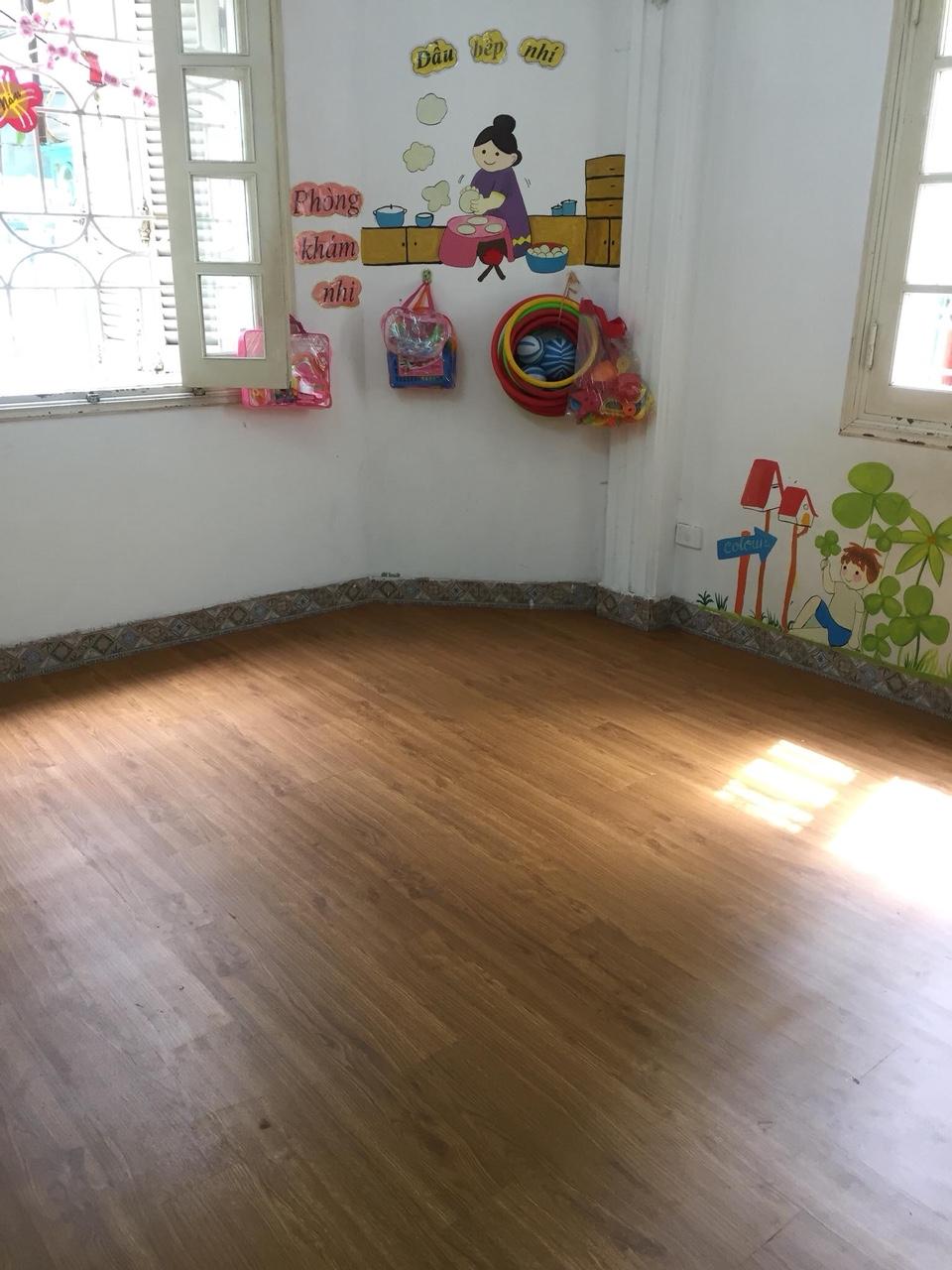 Combo 10 m2 sàn nhựa có keo dính